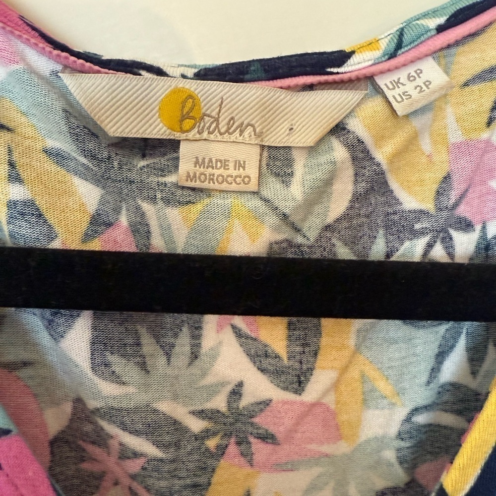 Boden Layla Jersey Dress Beautiful Print Size 2P in Like New Condition - Picture 9 of 10